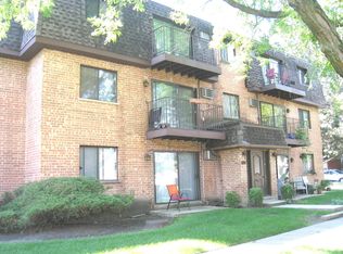 910 S McKinley Ave APT 1B, Arlington Heights, IL 60005