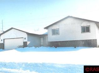 113 Mary Cir, North Mankato, MN 56003