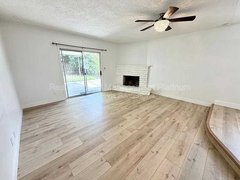 5694 N 9th St — Photo 4
