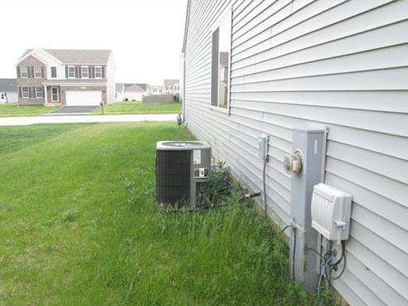 3rd image of 2298 Crescent St