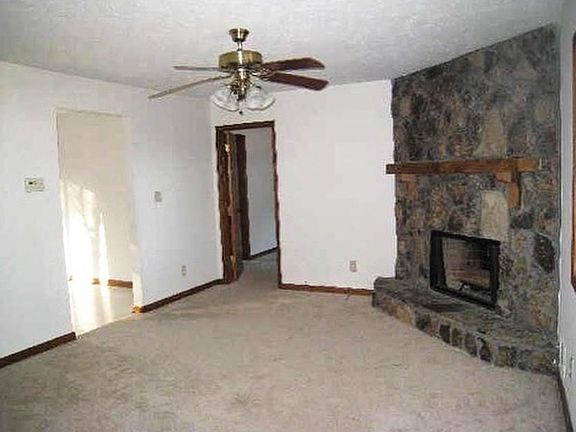 2nd image of 4501 Alvin Pl