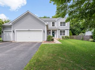 596 W Dalton Dr, Round Lake, IL 60073