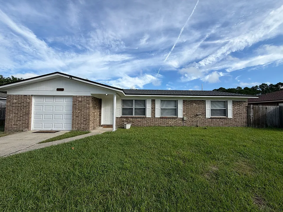 11947 Pequots Ln