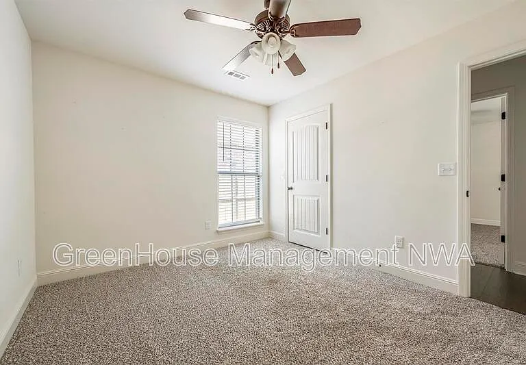 6111 NW McClellen St — Photo 13