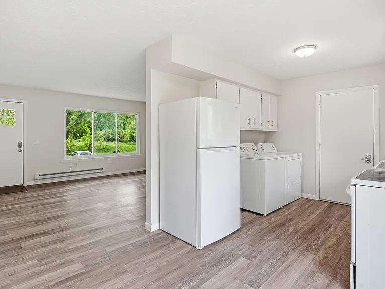 2895 Spring Hill Dr — Photo 6