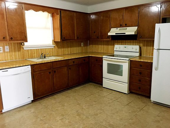 3rd image of 2450 Hampstead Dr