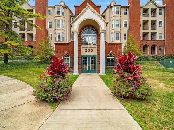 200 Fox Hollow Dr APT 102, Cleveland, OH 44124