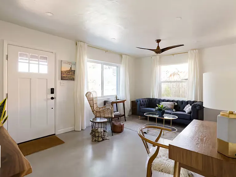 1402 E Roger Rd — Photo 6