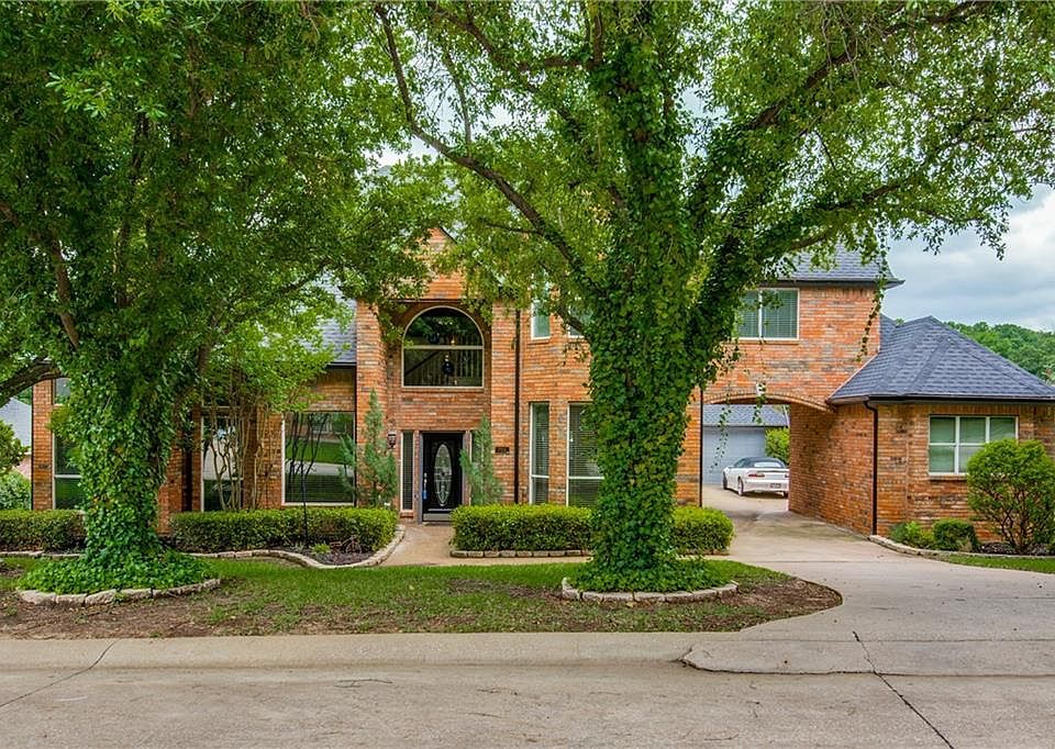 1st image of 720 Oak Hollow Ln