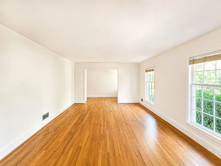 560 Riverview Rd — Photo 2