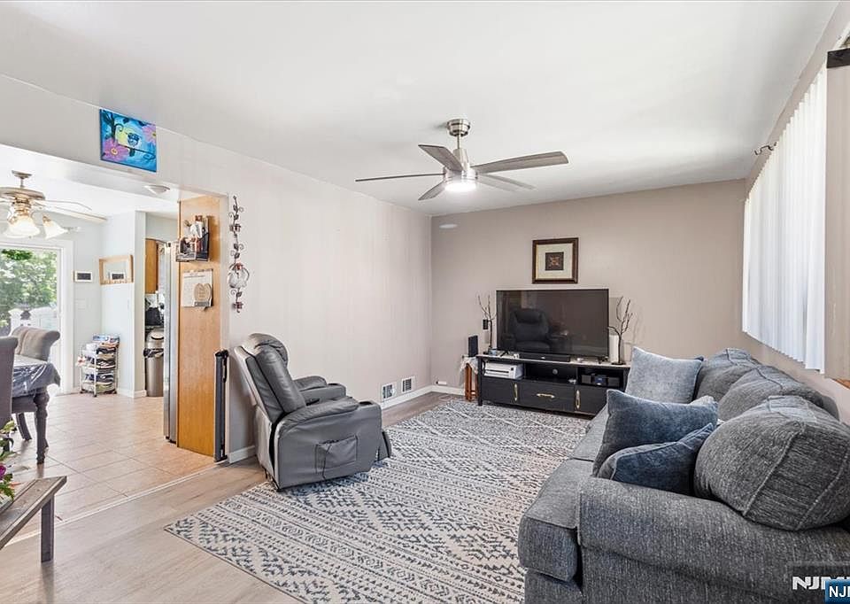 1st image of 62 Front St #64