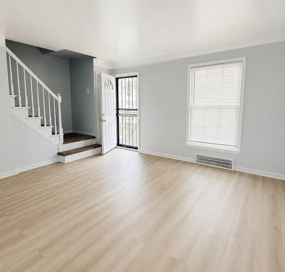 2 bed, 800 sqft, $1,100 — Photo 3