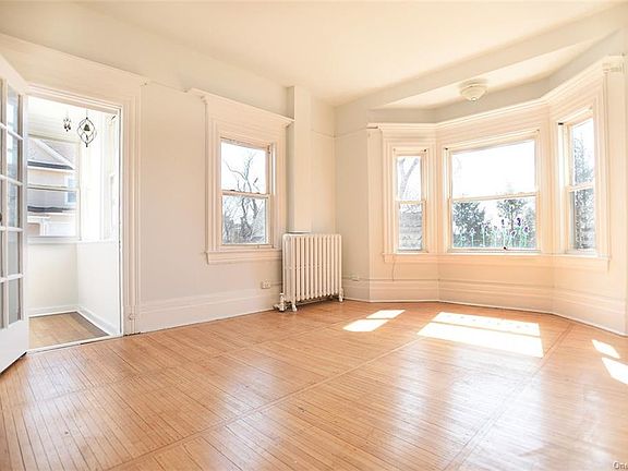 4th image of 82 Bellevue Pl #2