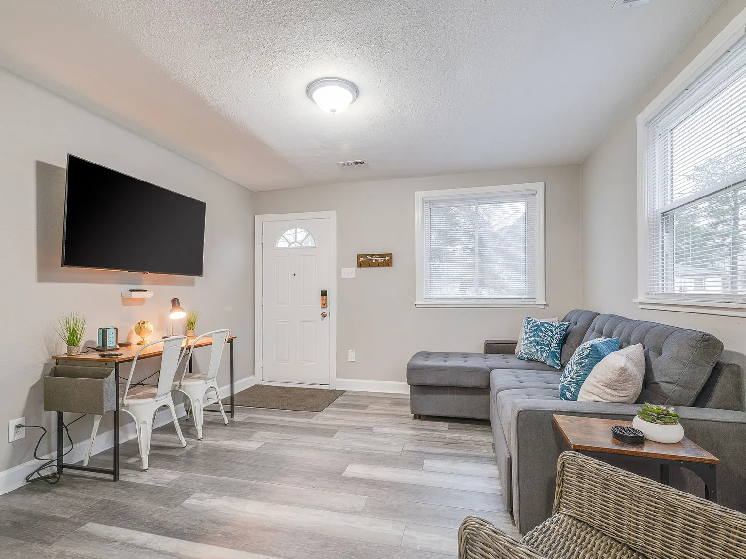 3 bed, 1151 sqft, $5,000 — Photo 1