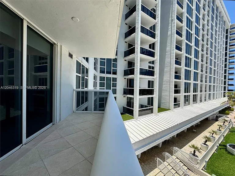 10275 Collins Ave #318 — Photo 28