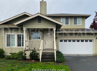 1322 New York Dr, Santa Rosa, CA 95401