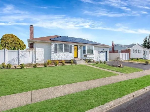 23 Orange Street, Deer Park, NY 11729