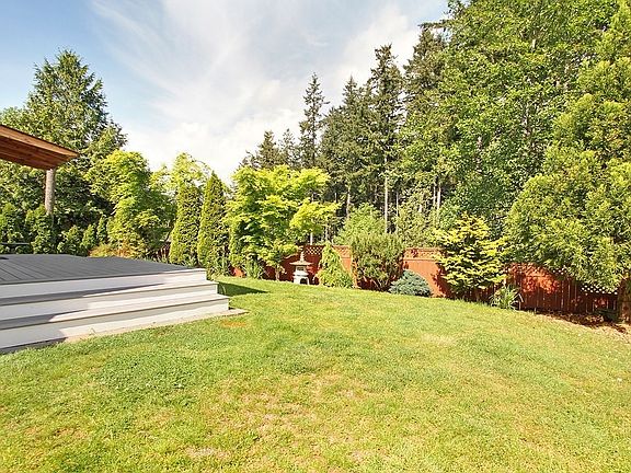 3rd image of 16503 Hillpointe Cir