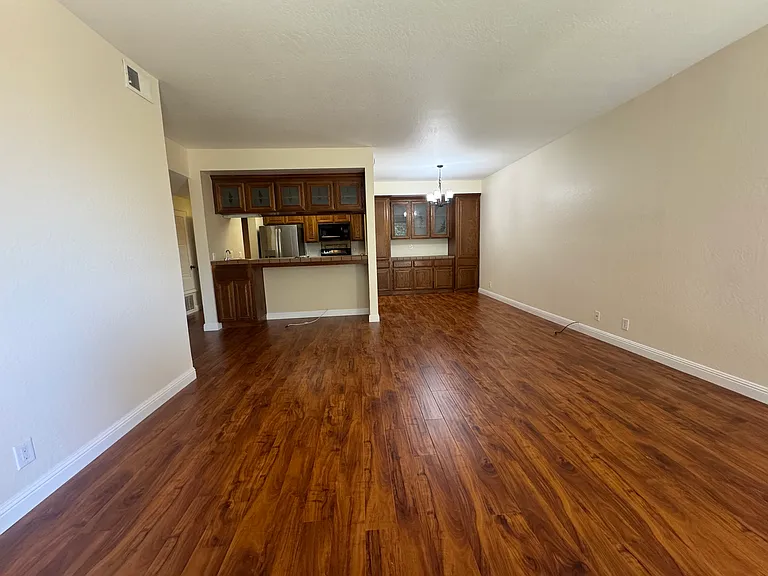 25912 Hayward Blvd — Photo 9