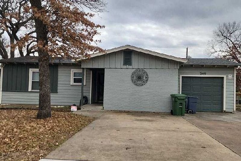 1st image of 749 W Redbud Dr