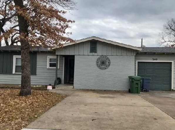 749 W Redbud Dr, Hurst, TX 76053