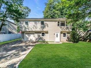 86 Jute Rd, Rocky Point, NY 11778