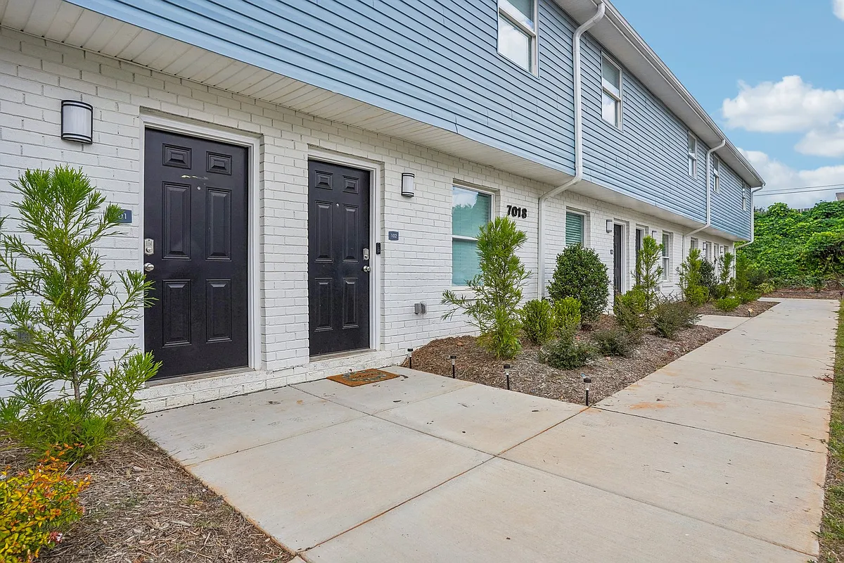 Building Photo - Oak Tree Apartments & Townhomes