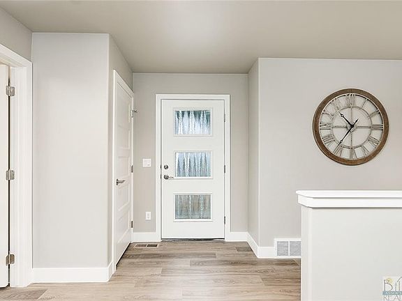 2nd image of 307 Viceroy St