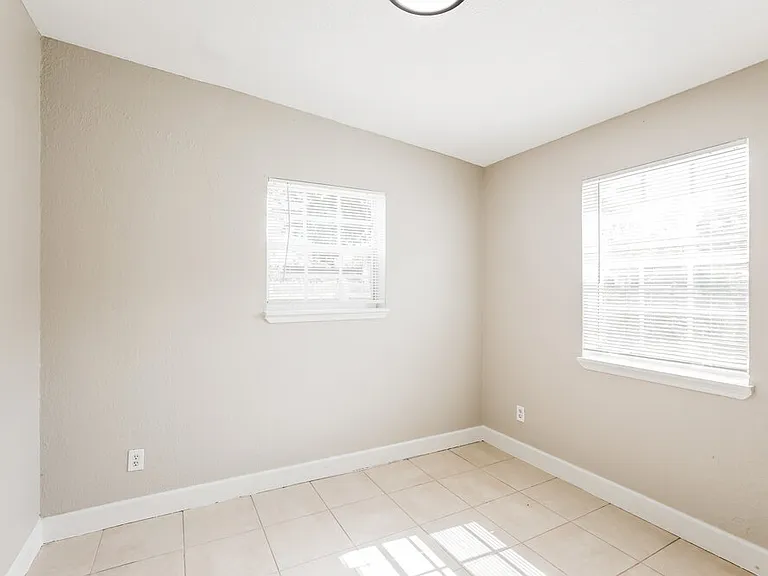 5319 NE 17th Ave — Photo 14