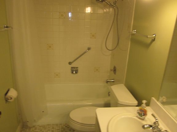 3rd image of 5040 W 122nd St APT 1B