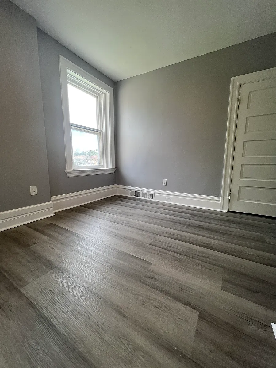 Building Photo - 210 E End Ave #2B