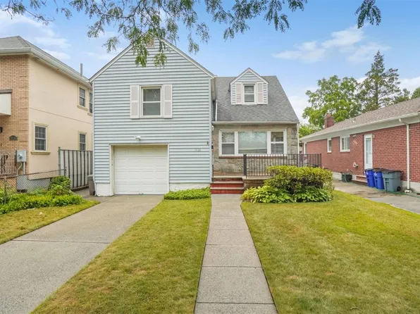 79-26 268th Street, Glen Oaks, NY 11004