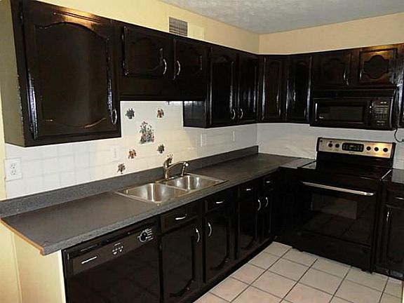 3rd image of 3905 Mulberry Ln