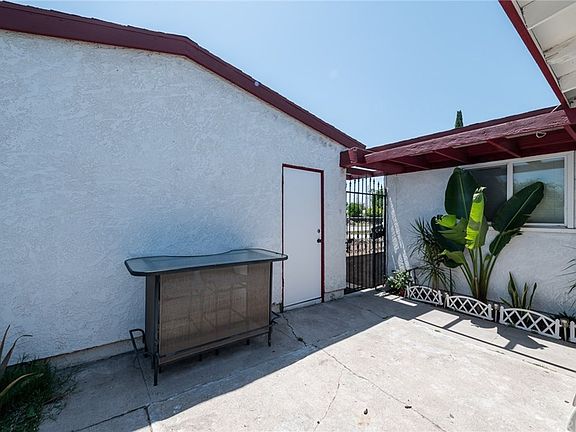 3rd image of 639 N Nantes Ave