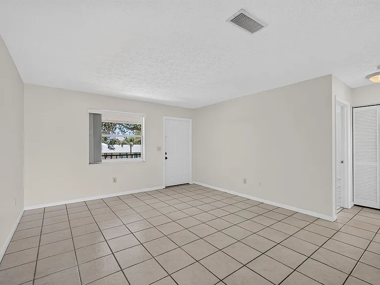 708 SW Gardens Blvd — Photo 13
