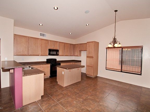 3rd image of 1601 W Valladolid Dr