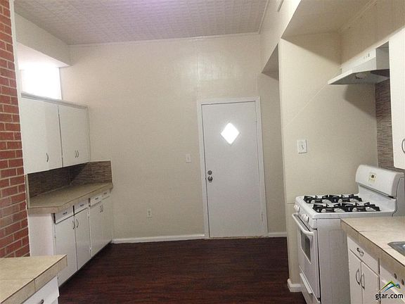 3rd image of 1104 Glenn St