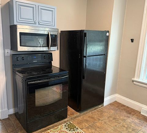 4th image of 208 Warner St Unit 1