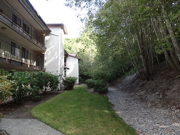 5th image of 908 E Bay Dr NE APT 302