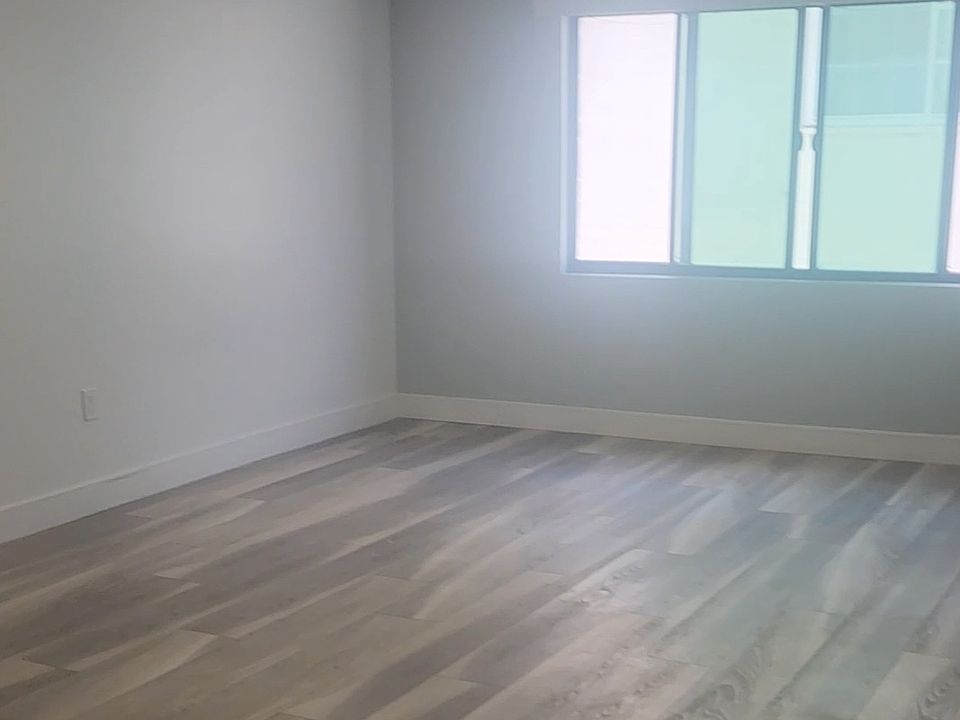 2nd image of 10635 Wilshire Blvd #204