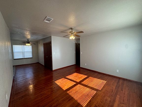 3rd image of 933 SW 53rd St