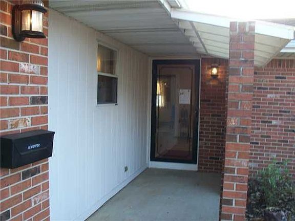 3rd image of 305 N Harmony Dr