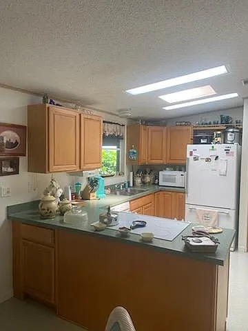 2 bed, 1200 sqft, $2,400 — Photo 3