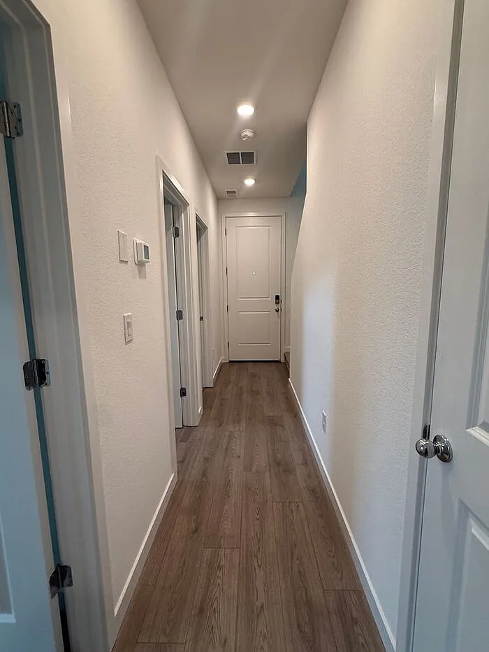 3 bed, 3.0 bath, 1421 sqft, $2,800 — Photo 4