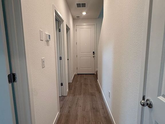 4th image of 832 Villa St