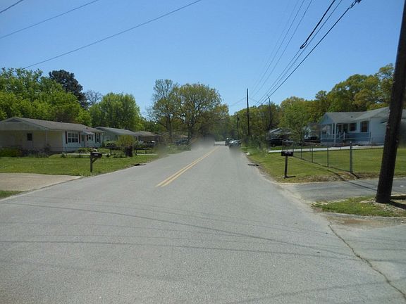 4th image of 3904 Birmingham Dr