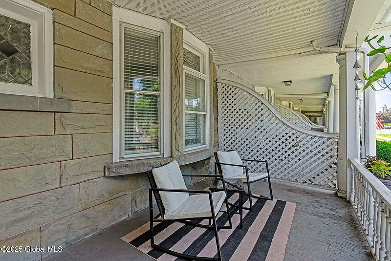 5th image of 338 Manning Boulevard
