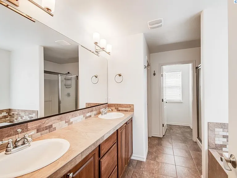 1815 Sunshine Ave — Photo 17