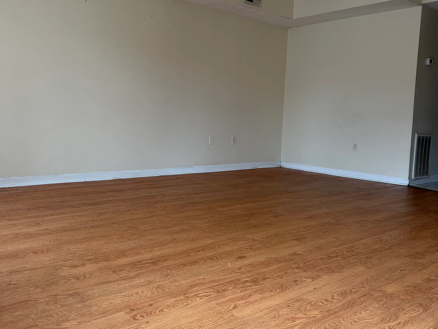 1045 Merrick Dr — Photo 3