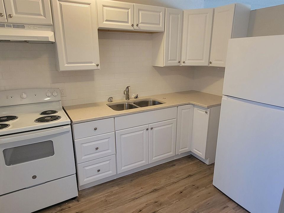 2nd image of 25 Hiland Pl